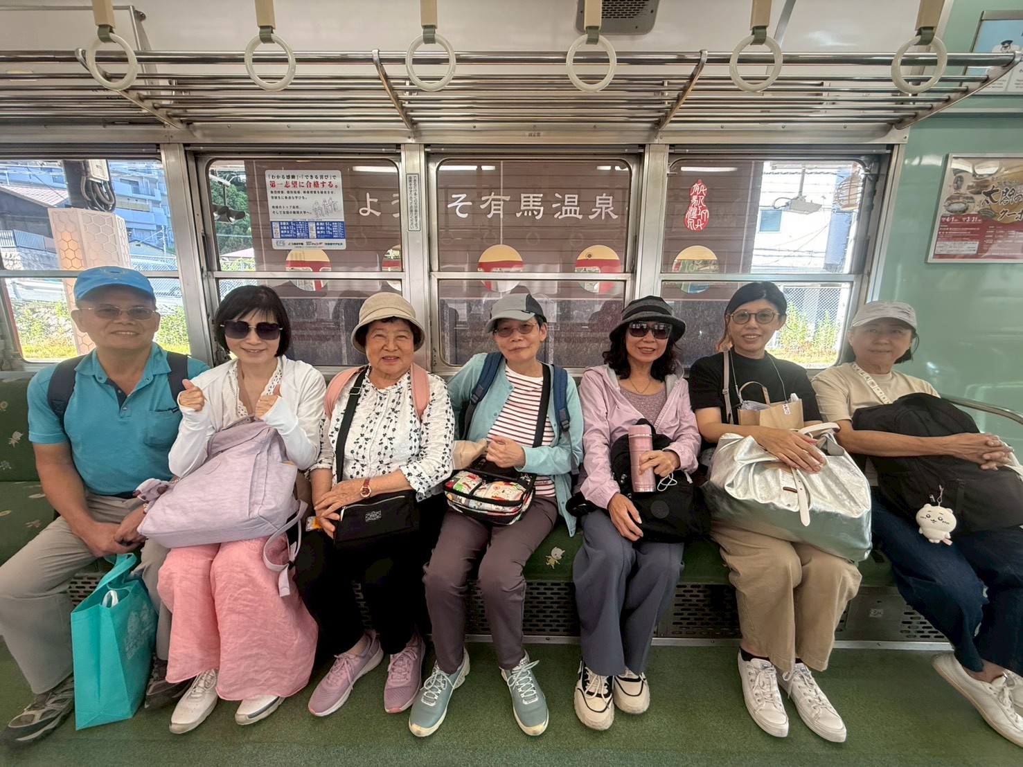 神戶樂齡遊學自由行學員搭乘日本電車